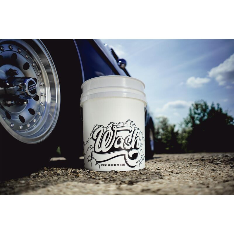 Nuke Guys auto verzorgingsset: Pink Cherry autoshampoo van 500 ml GritGuard-wasemmer, Fallout Used Look Edition, inhoud 3,5 gallon = ca. 12 l Grit Guard vuilinzet